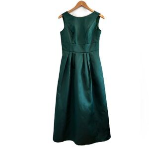 Alfred Sung Hunter Green Formal Gown With Back Bow Detail Size 8 NWT